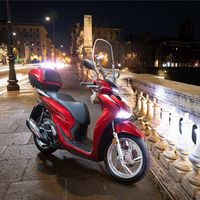 La Honda SH125i Scoopy ya tiene precio: el scooter de rueda alta para el carnet de coche parte de 3.800 euros