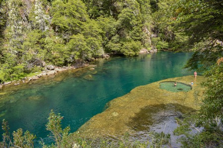 Aléjate del calor de CDMX y visita esta cascada en San Luis Potosí con pozas turquesa donde puedes nadar y refrescarte