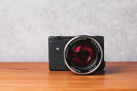 Zhong Yi Optics Mitakon Speedmaster 50mm F 09.5 III: el popular objetivo luminoso llega a la montura L