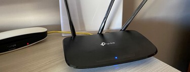 Colocar las antenas de tu router para mejorar la WiFi tiene truco: así puedes lograr la mayor cobertura en casa 
