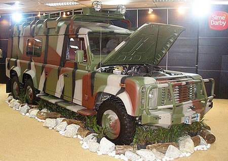 Land Rover Defender 6x4 Puma Concept
