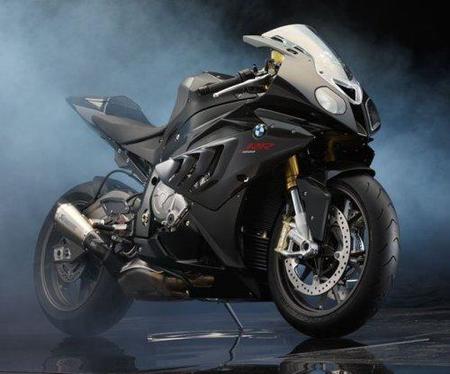 BMW sale al paso de los rumores sobre una futura S600RR