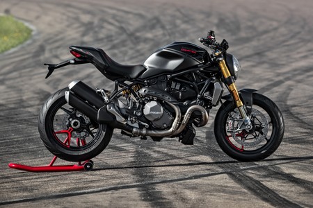 La preciosa Ducati Monster 1200 S se vestirá de negro a partir de septiembre por 18.090 euros