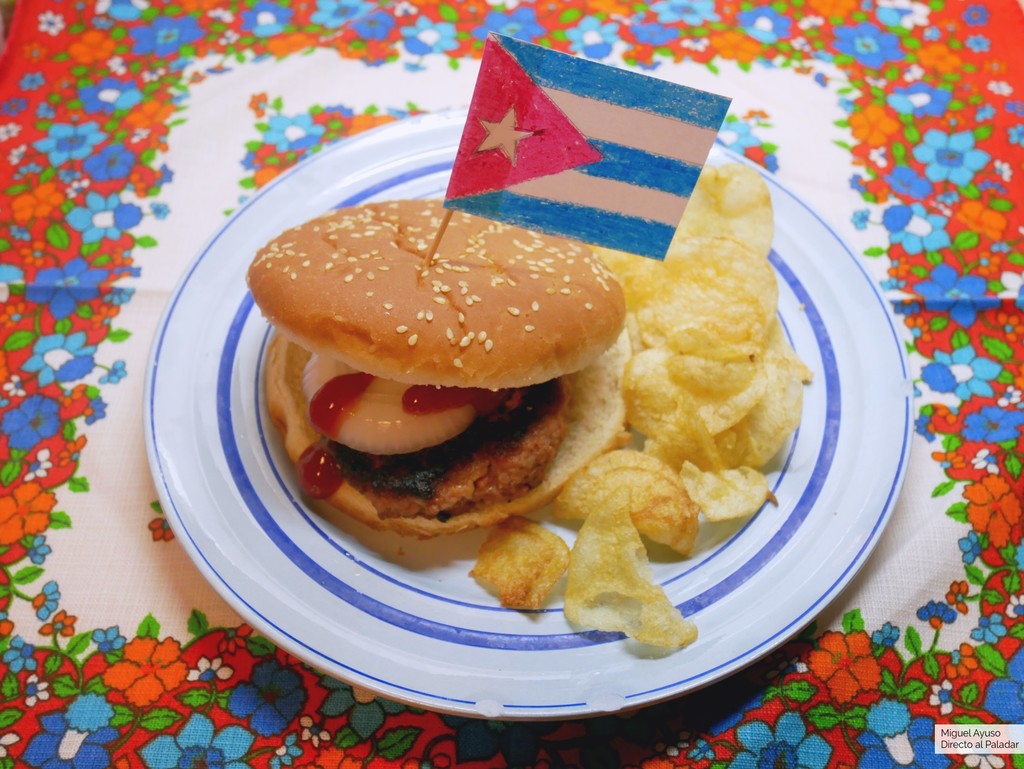 Hamburguesa o frita cubana: la comida callejera por excelencia de La Habana 