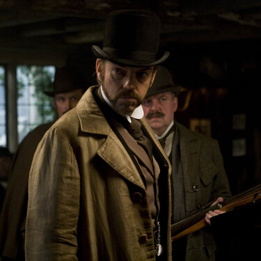 El Hombre Lobo 2010 Hugo Weaving