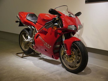 Ducati 916 con sus faros originales