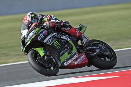 Absolutamente imparable, Jonathan Rea se lleva la pole en Magny Cours y se prepara para la coronación