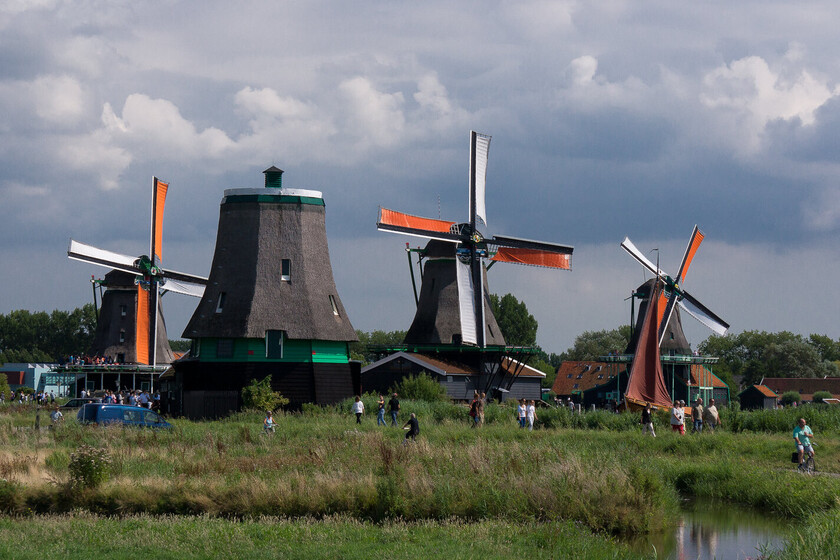 Cada vez más lugares empiezan a cobrar por ver sus monumentos turísticos. Los últimos: los molinos de Holanda