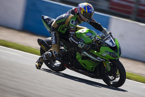 Dominio absoluto de Kenan Sufuoglu en la carrera de Supersport que sigue recortando puntos al líder