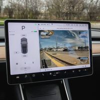 La policía encontró un nuevo uso para los Tesla estacionados: usar sus cámaras como evidencia de crímenes. Y pueden confiscarlos si hace falta