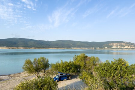 Viajes Escapadas Embalse Espana Agua Turquesa Bonita Navarra Turismo Senderismo