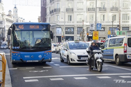 Pere Navarro: "La moto tiene mala imagen porque tiene que buscar su espacio quitándoselo a los demás"
