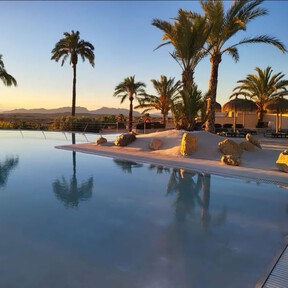 La única playa termal de Europa está en un desierto de Murcia: un balneario histórico con guiños al Titanic 