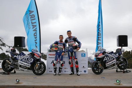 Clavos, nieve y frío. Así ha sido la impactante presentación del equipo Avintia Racing de MotoGP