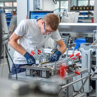 Rimac se mete en la batalla de las baterías de 46 mm y mayor densidad energética: quiere llegar más lejos que Tesla