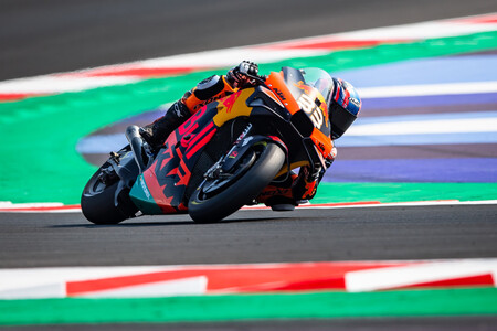Brad Binder comanda los entrenamientos de MotoGP en Misano con cinco pilotos separados por 71 milésimas