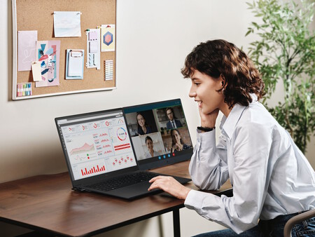 Laptop Key Visual 2025 Lifestyle Images Gram Pro Brand Marketer 03