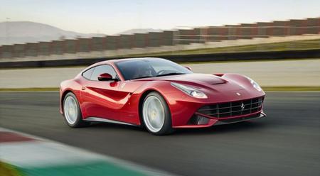 Chris Harris, barra libre de neumáticos y el Ferrari F12 Berlinetta