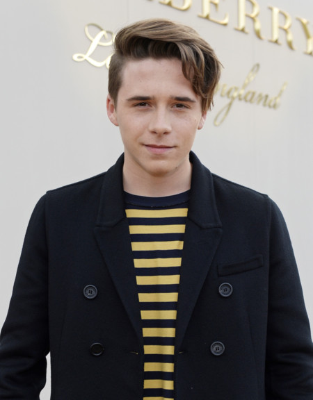 Burberry reúne a los chicos de moda en Londres, Brooklyn Beckham, David Gandy y Johannes Huebl de desfile