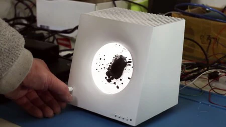 Nadie lo ha pedido, pero alguien ha creado un altavoz con un líquido que baila con la música