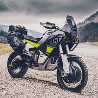 Husqvarna Norden 901: un espectacular prototipo de trail muy campera con el motor bicilíndrico de KTM