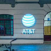 La compra de AT&T México por Televisa podría reabrir una vieja pelea: Telmex quiere entrar a la TV de paga