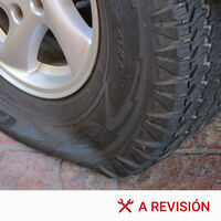 Llevo 20 años probando coches y he pinchado un montón de veces. Esto es lo que hago siempre para salir del paso 