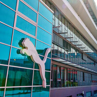 Puma comienza las rebajas rebajando a mitad de precio sus zapatillas más icónicas: con plataforma y estilo único  