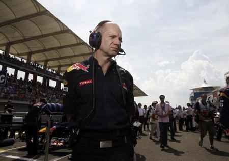 Adrian Newey: "McLaren mejoró copiando nuestros escapes"