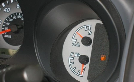 El consumo de carburantes cae un 4,3% en mayo 