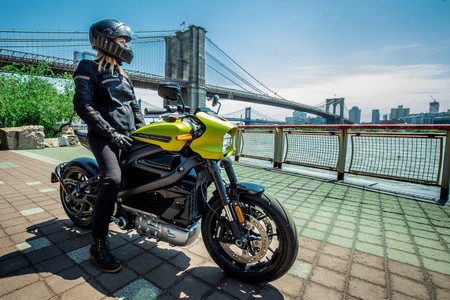 La primera moto eléctrica de Harley-Davidson confirma todos sus detalles: 105 CV, 235 km de autonomía y 33.700 euros