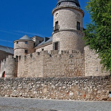 Este castillo de una villa de Valladolid custodia buena parte de la historia de España