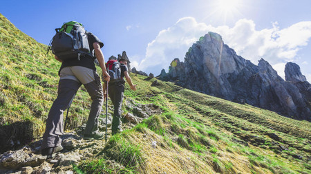 Tres ofertas flash de Amazon en bastones Enkeeo para los amantes del senderismo y el trekking