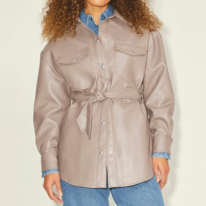 Jack & Jones Chaqueta de mujer con cinturón y efecto piel