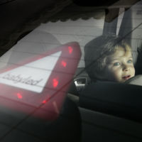 BabyLed, un dispositivo luminoso que indica a los demás cuando llevas a tu bebé en el coche