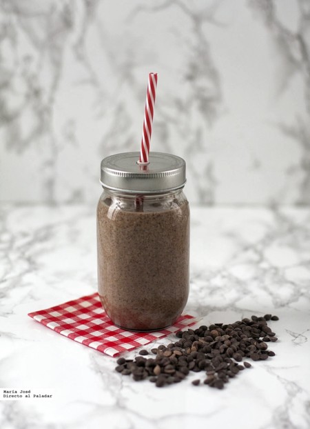 Batido de chocolate, dátiles y avena. Receta para empezar el curso con energía