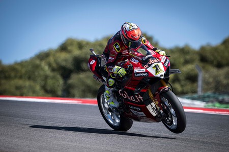 Álvaro Bautista sentencia el mundial de marca de Superbikes para Ducati en otro paseo triunfal en Portimao