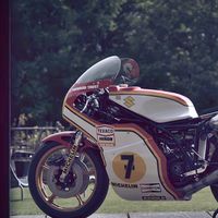 Ver cómo renace la Suzuki RG500 de 1976 de Barry Sheene es lo más emotivo que vas a ver hoy 