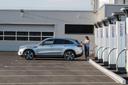 Desde Tesla hasta Iberdrola pasando por Repsol: estas son las redes de carga para coches eléctricos que hay en España