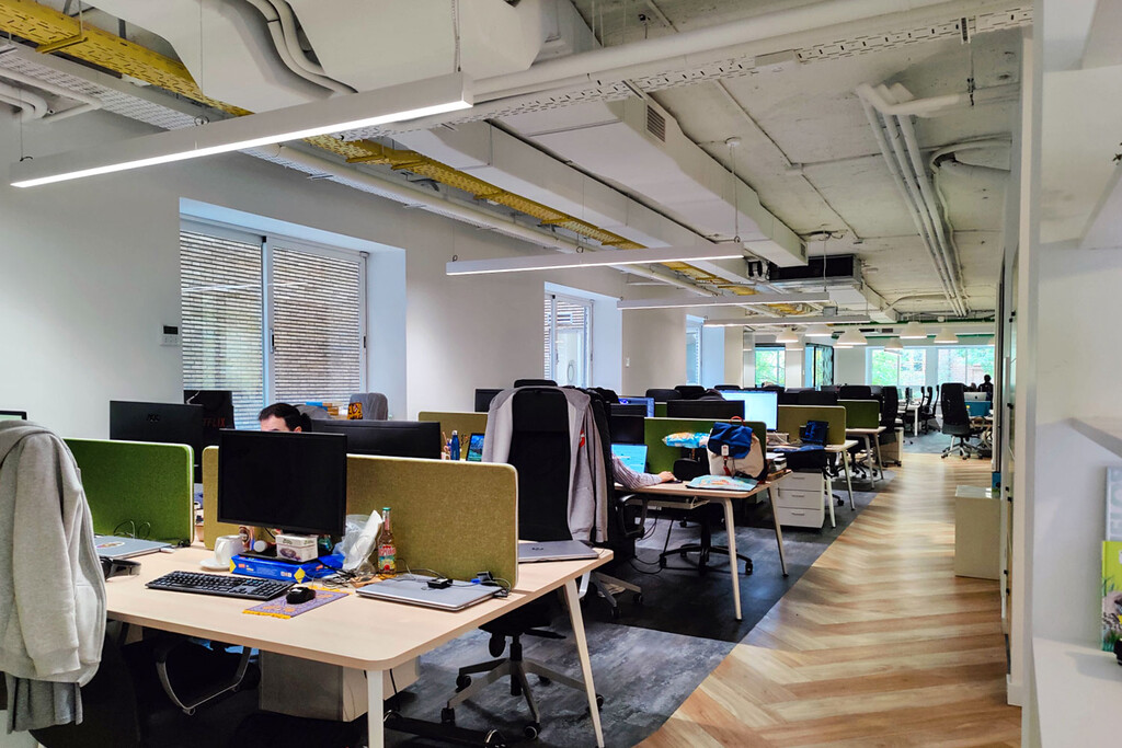 Los empleados adoran el teletrabajo, pero las empresas no: una de cada tres empresas prevé eliminarlo o reducirlo en 2024 