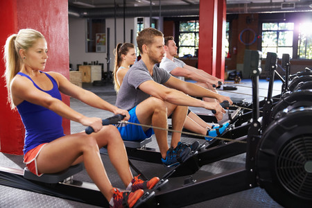 Todo lo que debes saber antes de subirte a la máquina de remo del gimnasio