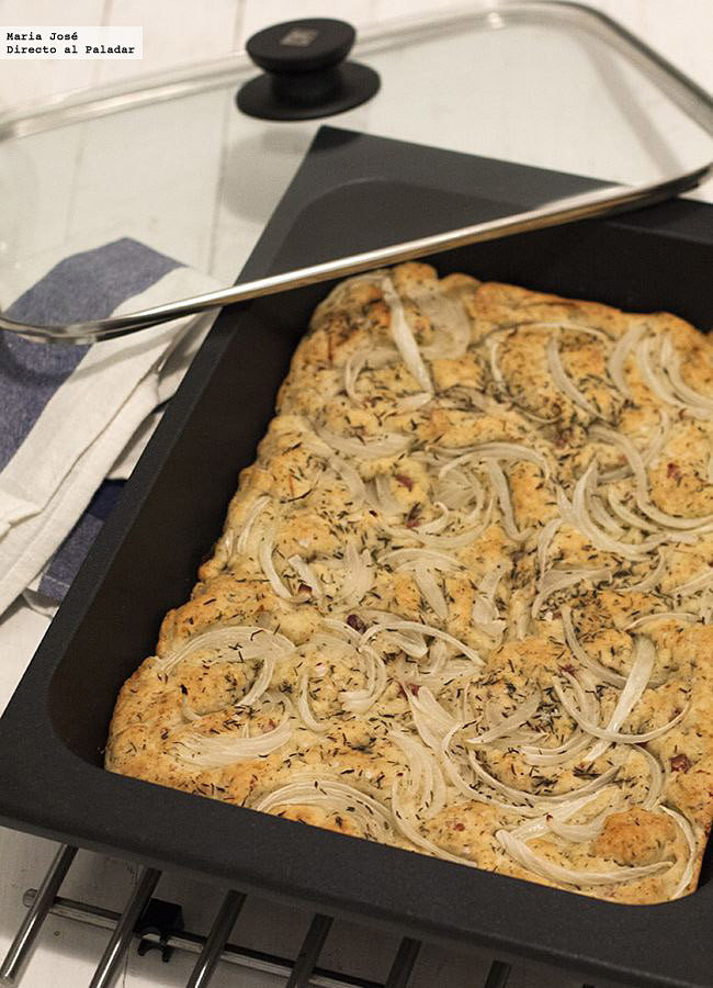 Focaccia de jamón y queso con cebolla, receta con Thermomix para una cena informal