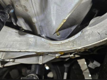 Agujero Carter Pierde Aceite Tesla Cybertruck