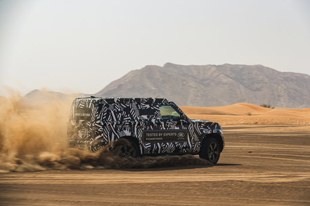 Land Rover Defender se enfrenta al calor de Dubai antes de su lanzamiento
