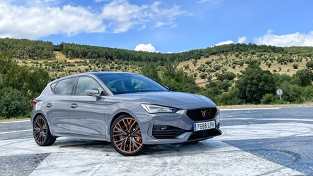 Probamos el CUPRA León 300: más tecnología y equipamiento con un comportamiento espectacular (+ vídeo)