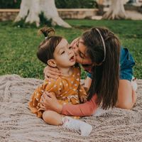 "Esta enfermedad te obliga a vivir con miedo": hablamos con la madre de Irina, la niña que no siente dolor, frío ni calor.