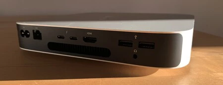 USB-C ポートが 2 つしかないことは、おそらくこの Mac mini の数少ない欠点の 1 つでしょう。より多くのドライバーを提供する将来世代の M1 チップでそれを解決するのは難しくないと思います。