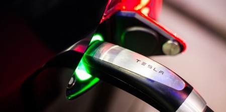 Tesla Motors y Airbnb se alían para que en las próximas vacaciones puedes alquilar un apartamento con punto de recarga 