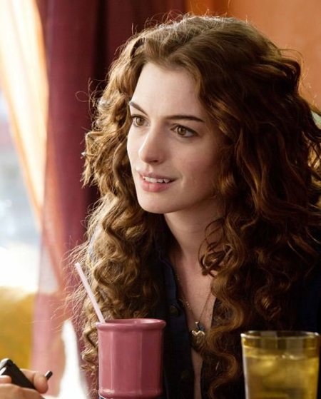 Hoy la cosa va de matrimoniadas...también suenan campanas de boda para Anne Hathaway