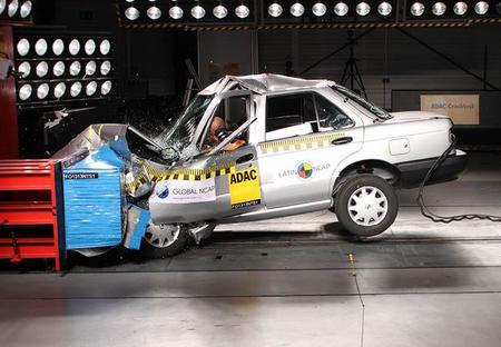 LatinNCAP presenta resultados de la Fase IV de pruebas de impacto (Nissan Tsuru incluido)